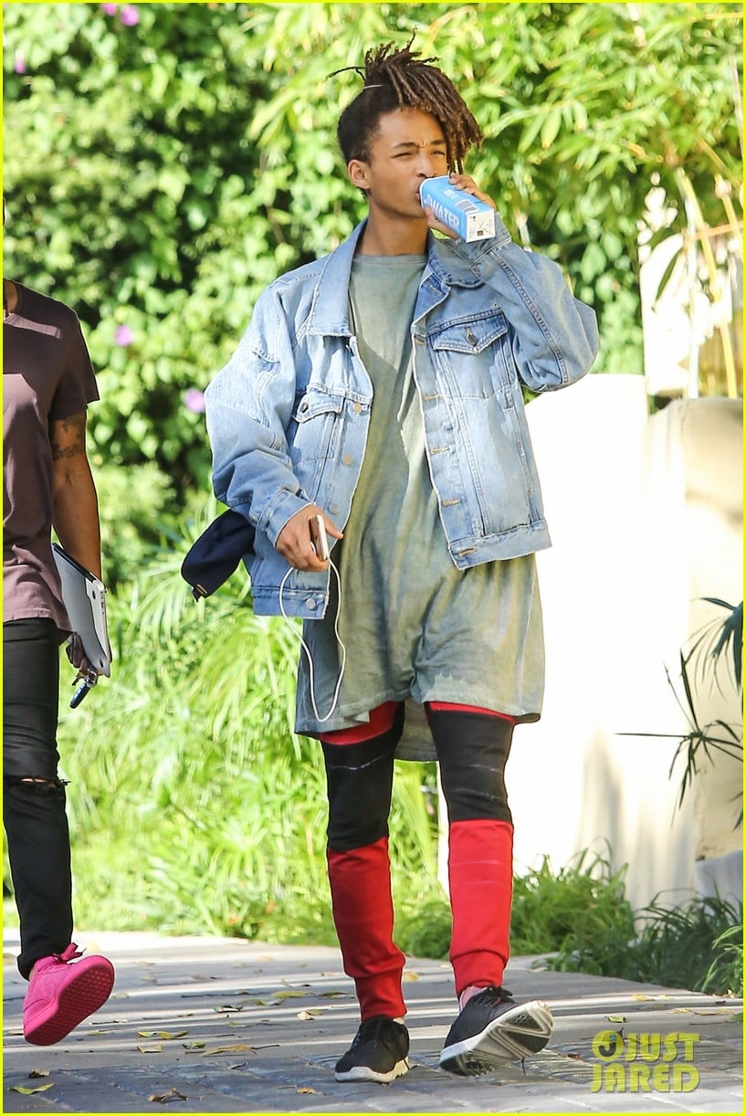 Photo jaden smith chuggs water from box 12 Photo 3480562 Just Jared Entertainment News