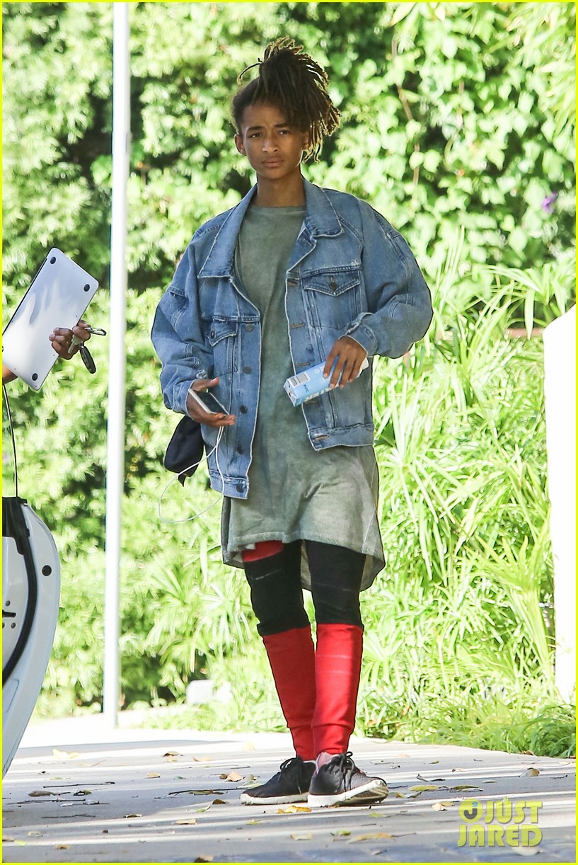 jaden smith chuggs water from box 173480567