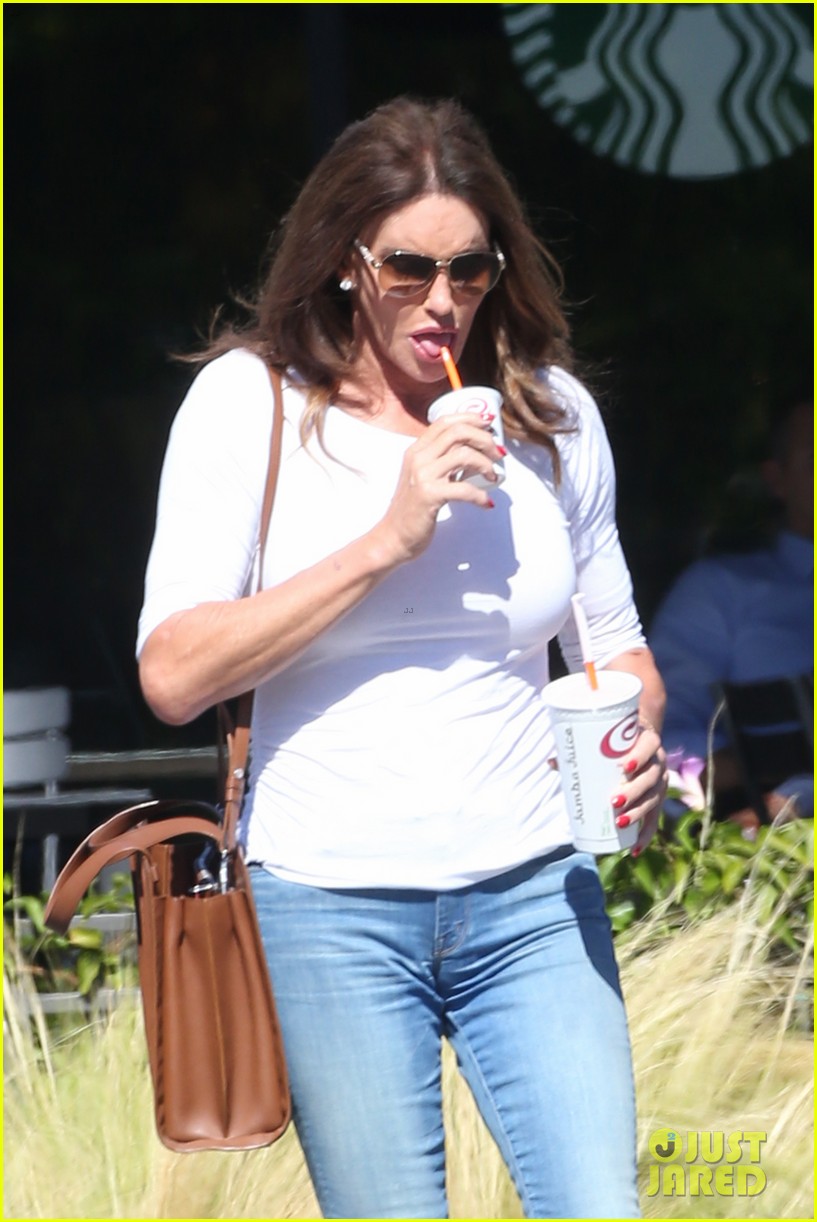 caitlyn jenner wears cropped skinny jeans for smoothie run 083479876