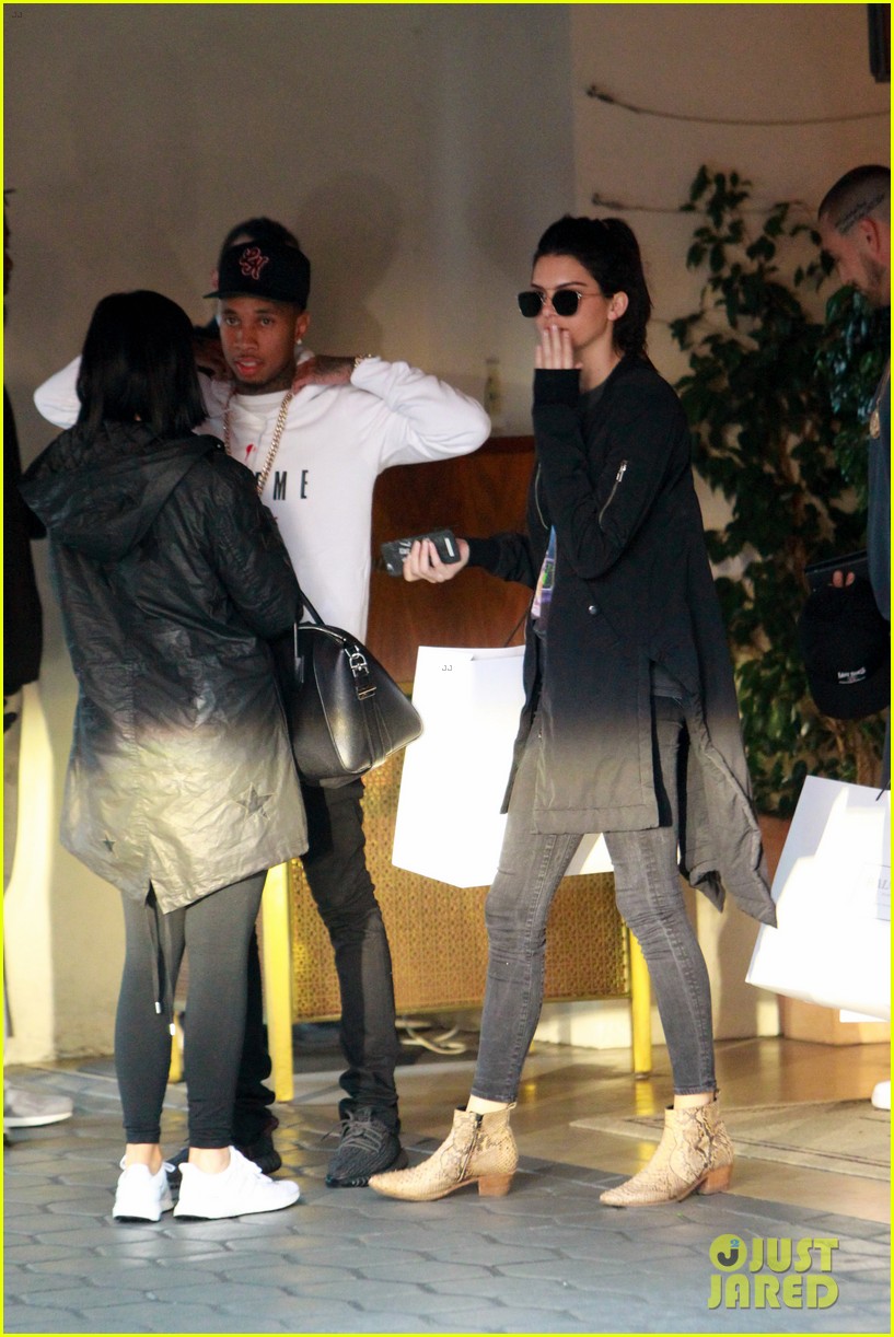kendall jenner plays third wheel with kylie tyga 073489487