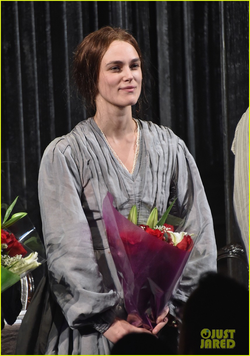 keira knightley takes a bow broadway debut073495363