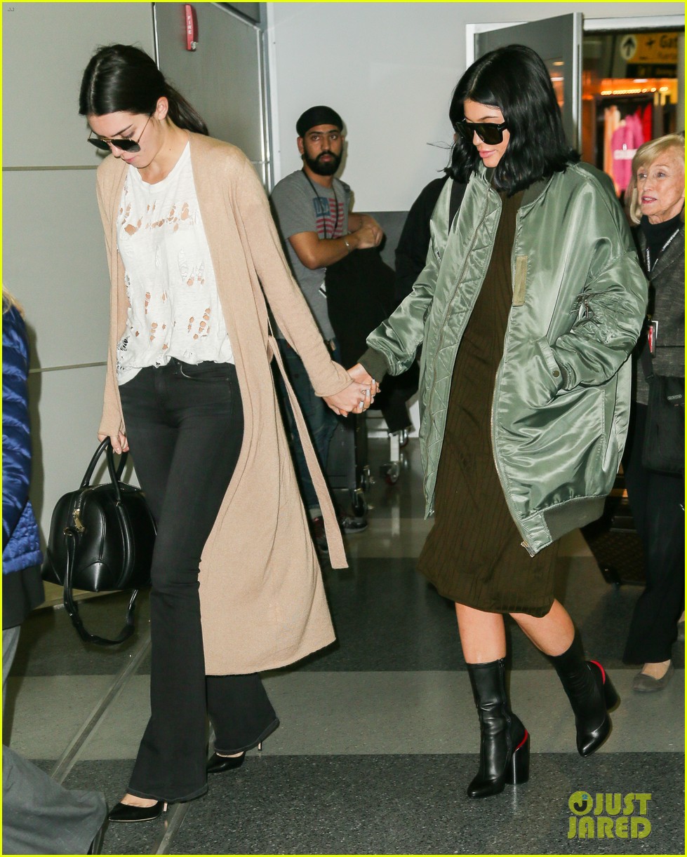 kendall kylie jenner hold hands nyc 123487187