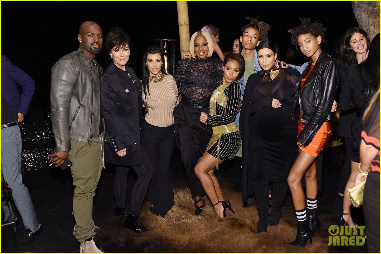 kim kardashians family gathers for her baby shower 153491111