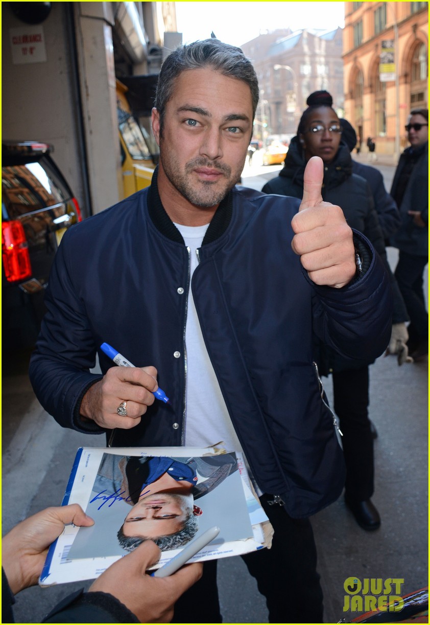 taylor kinney wants a soccer team of kids with lady gaga 04