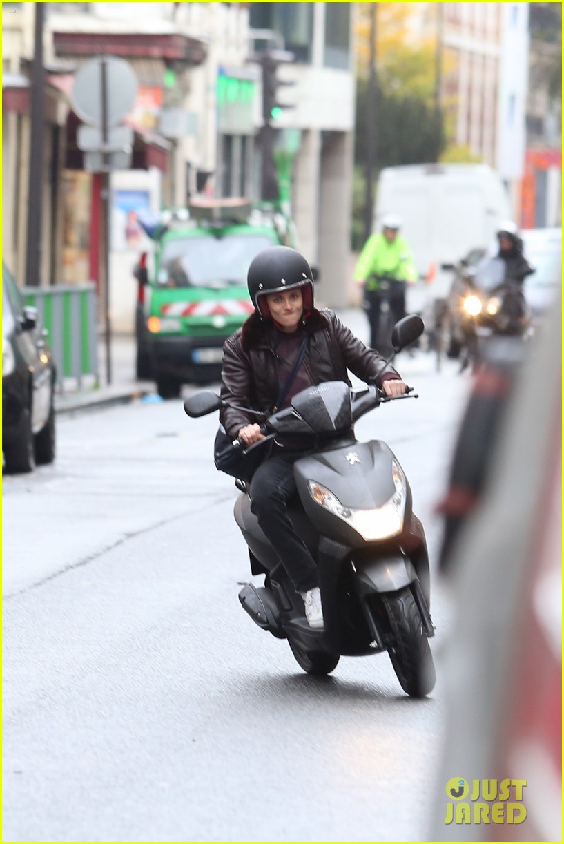 kristen stewart motorbike paris personal shopper movie 183493671