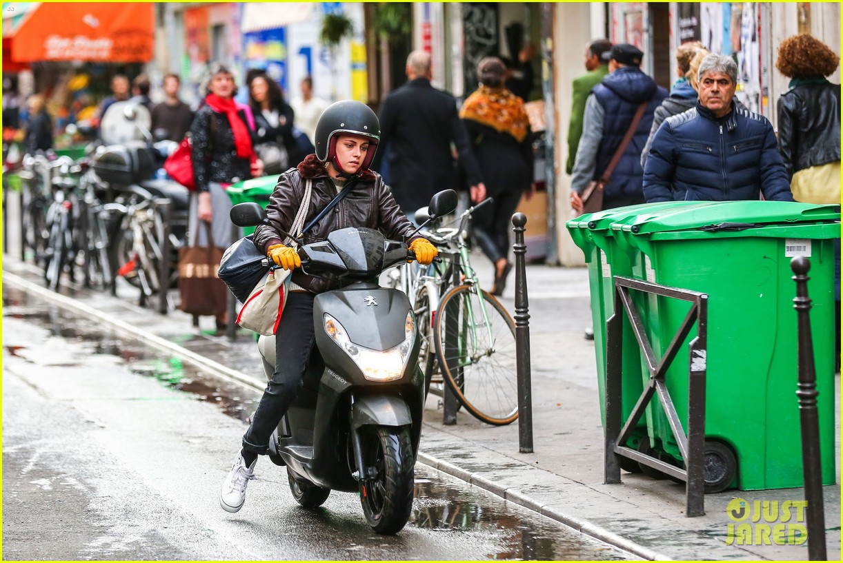 kristen stewart motorbike personal shopper paris 11