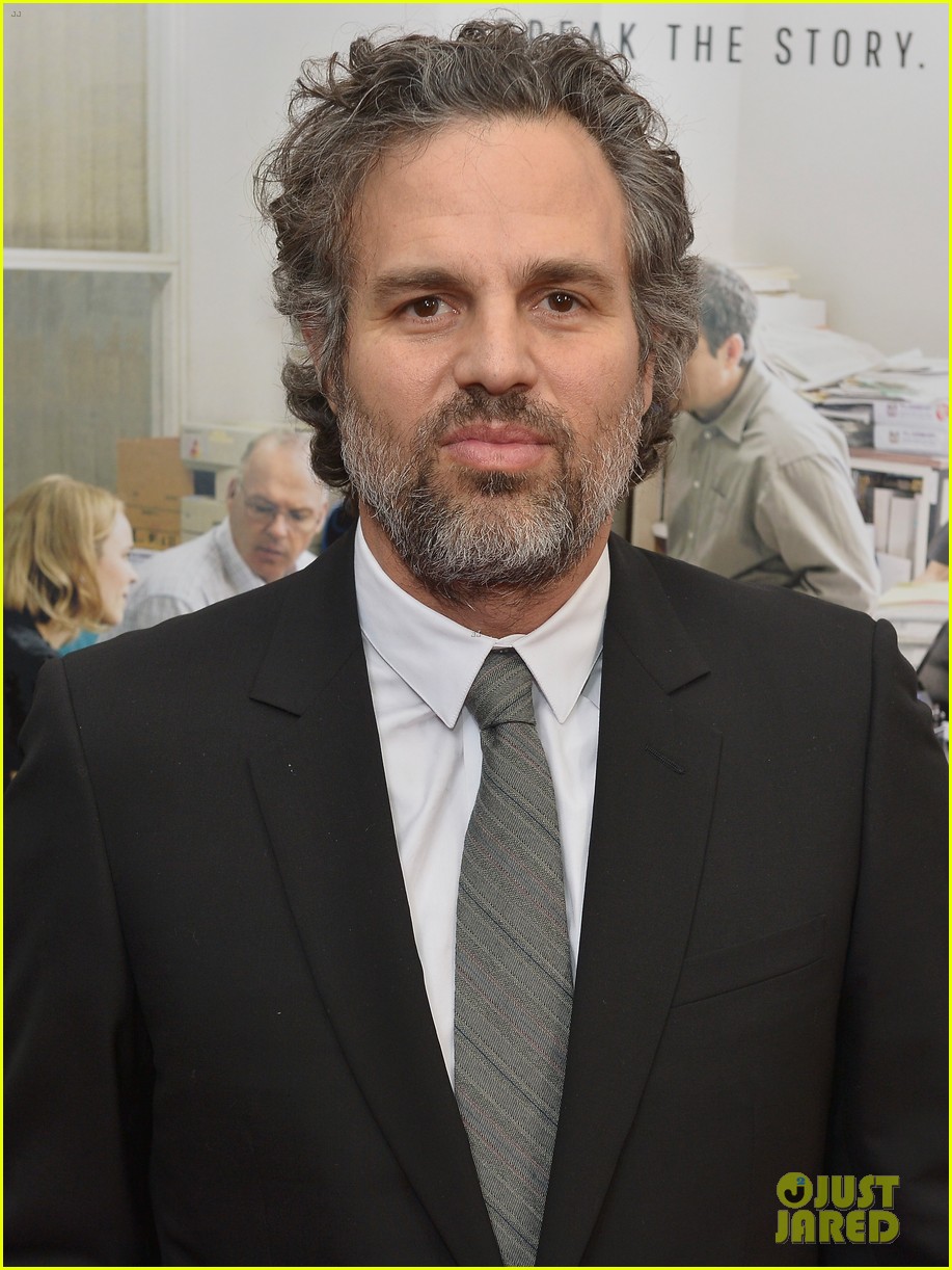 Mark Ruffalo Points to His Nipple in New Shirtless Photo Photo 3494220