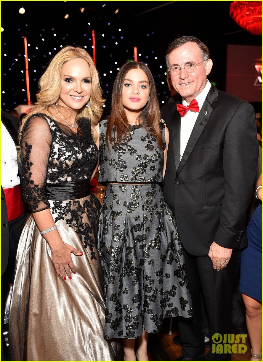 Odeya Rush Speaks At Red Star Ball 2015 With Karla Souza: Photo 3489757 | Bailey  Noble, Carter Jenkins, Jerry Seinfeld, Karla Souza, Odeya Rush, Troian  Bellisario Photos | Just Jared: Entertainment News, image size:888x1222