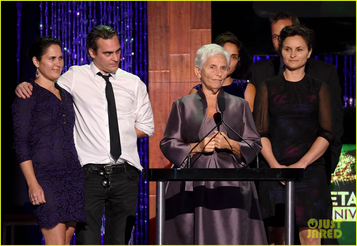 Joaquin Phoenix \u0026 His Family Present First-Ever Phoenix Humanitarian Award  At PETA Gala 2015!: Photo 3474957 | Alicia Silverstone, Anjelica Huston,  Arlyn Phoenix, Bellamy Young, Emily Deschanel, George Lopez, Jason Biggs,  Jillian, image size:1222x843