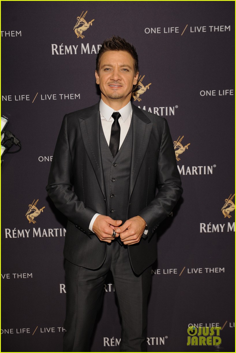 jeremy renner on fighting wage inequality in hollywood 113487927
