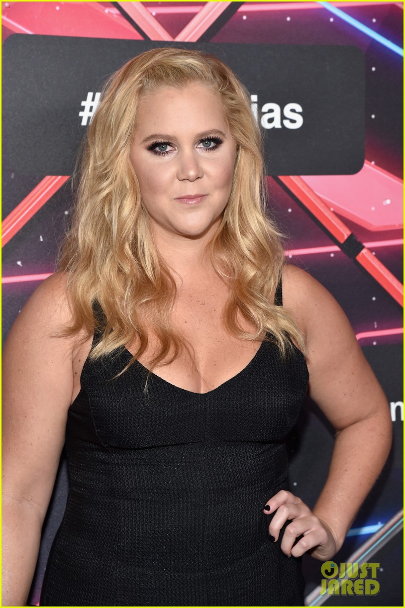 amy schumer ties anal joke to charlie the chocolate factory 073496213
