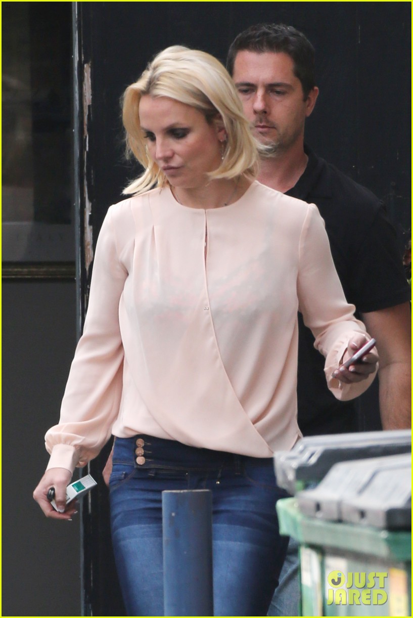 Britney Spears Wants to Trade Concert Tickets with Adele Photo 3492990