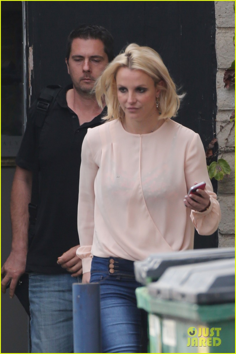 Britney Spears Wants to Trade Concert Tickets with Adele Photo 3492995