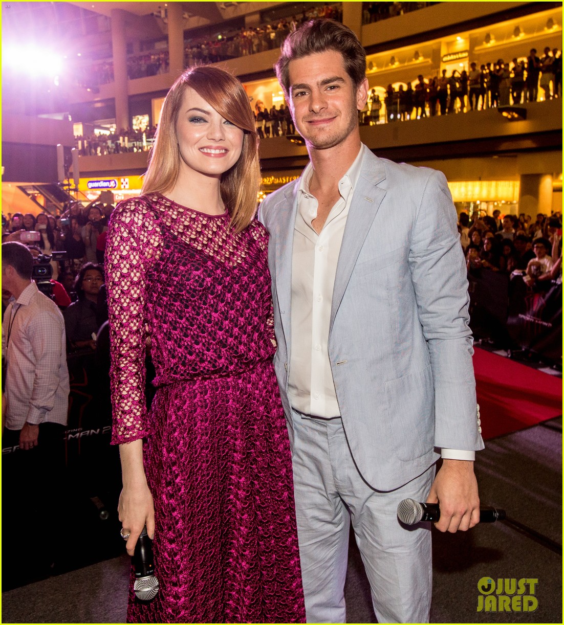 Emma Stone & Andrew Garfield Split After 3 Years of Dating Photo(00)