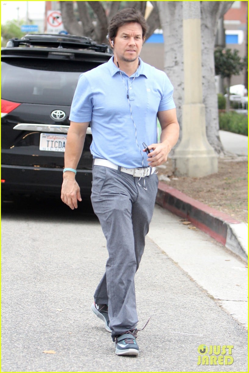 mark wahlberg steps out for breakfast in a tight shirt pants 033485853