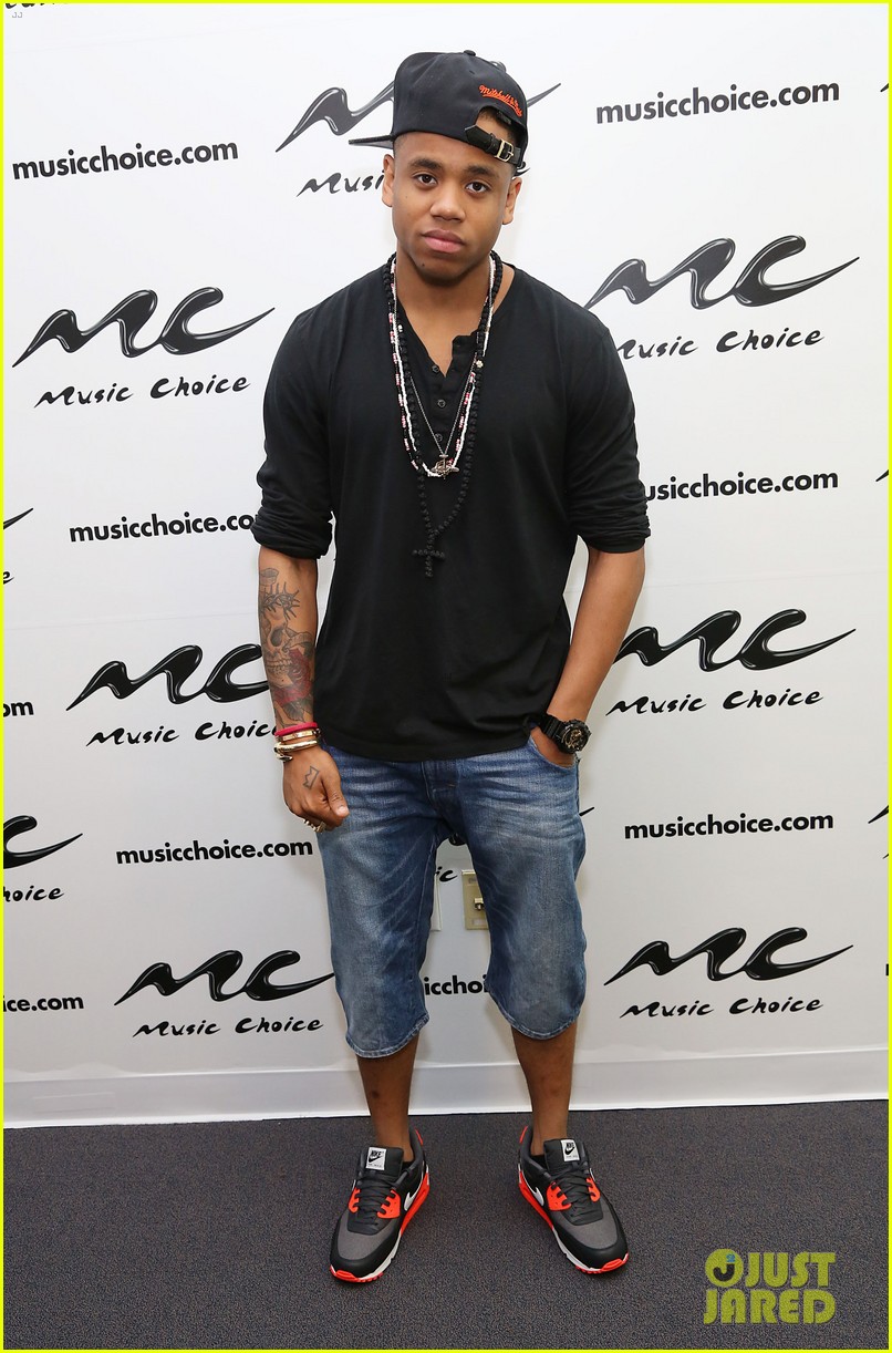 90210s tristan wilds is adeles hello music video later 133489614
