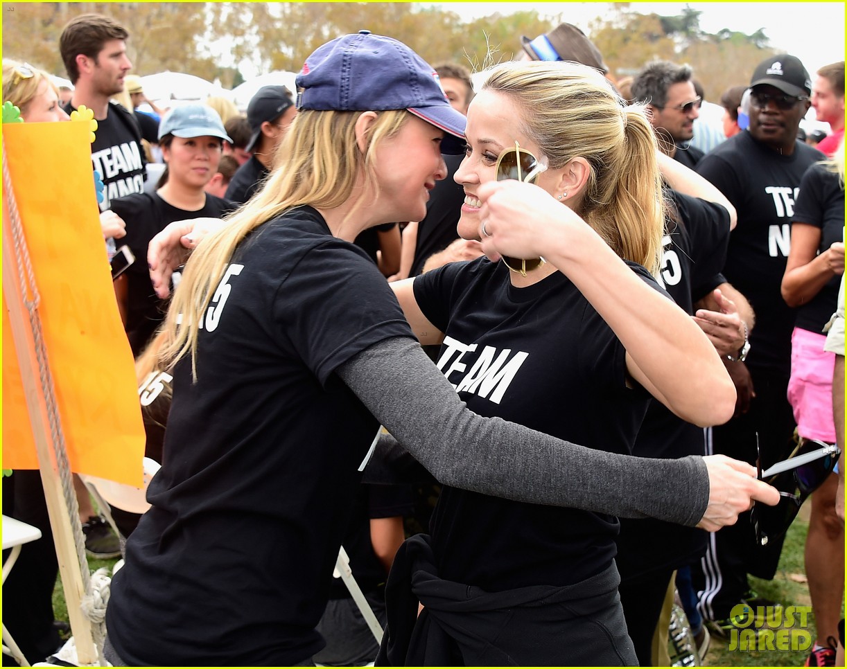 Reese Witherspoon & Renee Zellweger Walk to Fight ALS Photo 3485940