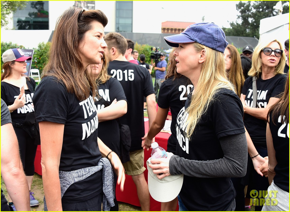 reese witherspoon renee zellweger are team nanci at als walk 293485950