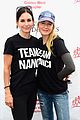 reese witherspoon renee zellweger are team nanci at als walk 04