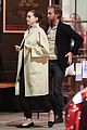 anne hathaway covers up her baby bump 04