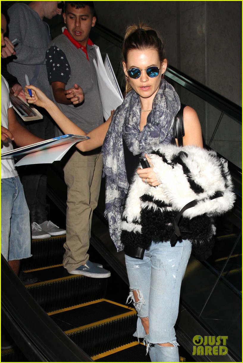 behati prinsloo touches down after victoria secret 103506266