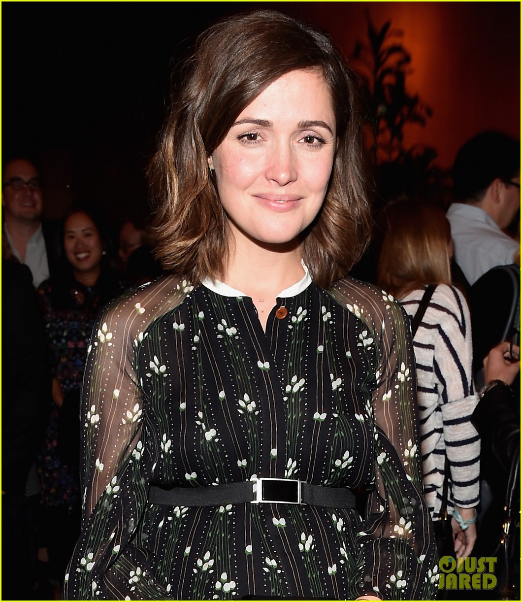 pregnant rose byrne debuts baby bump at spotlight after party 05