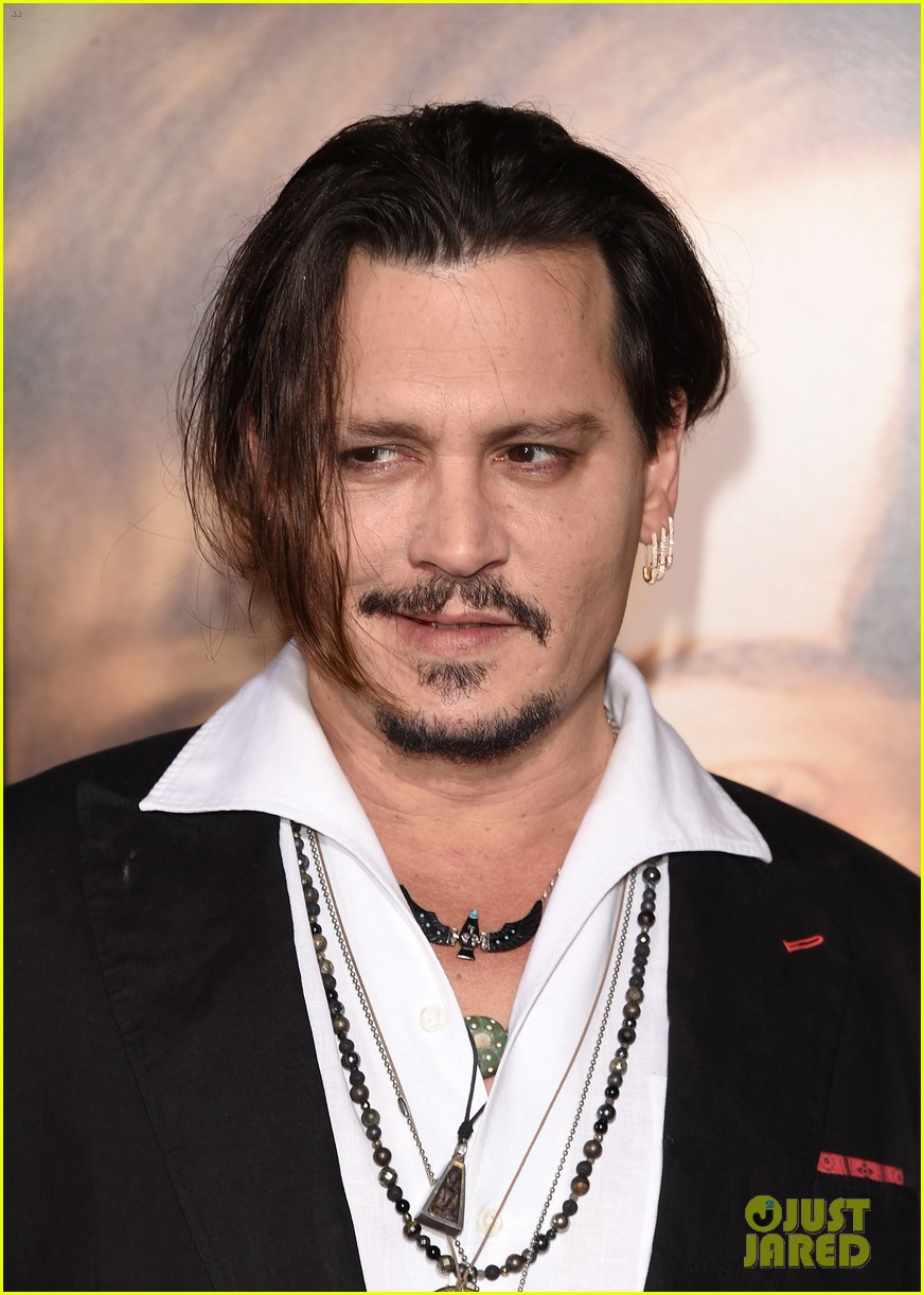 johnny depp supports amber heard at danish girl premiere 203514035