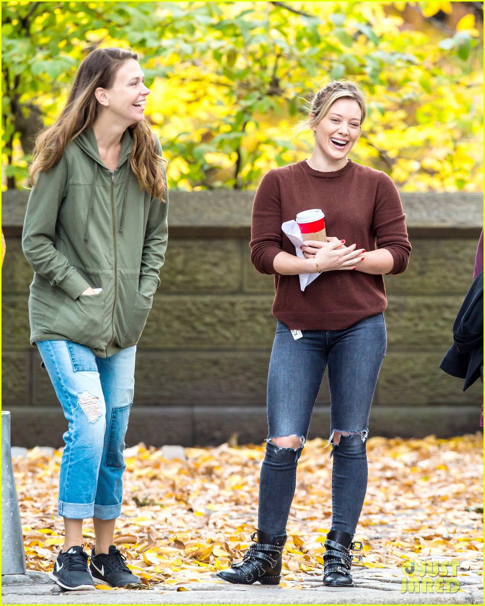 Hilary Duff & Sutton Foster Are Little Birds On The Set Of 'Younger