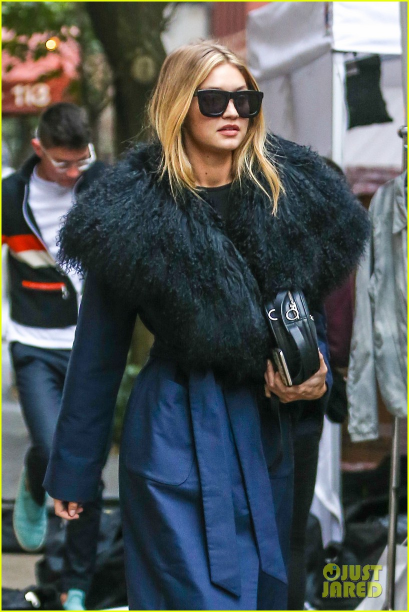 Gigi Hadid & Kendall Jenner Make Funny Faces Backstage At Victoria's