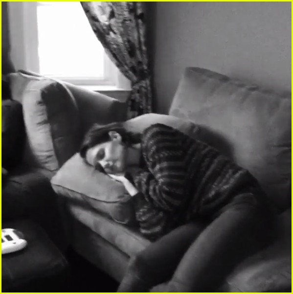 Katie Holmes Is Recovering from a Thanksgiving Food Coma! Photo(00)