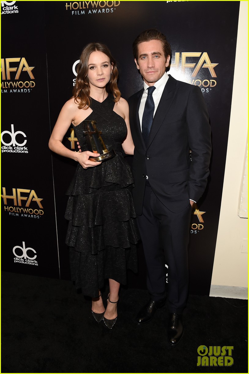 Jake Gyllenhaal Sports CleanShaven Look at Hollywood Film Awards 2015