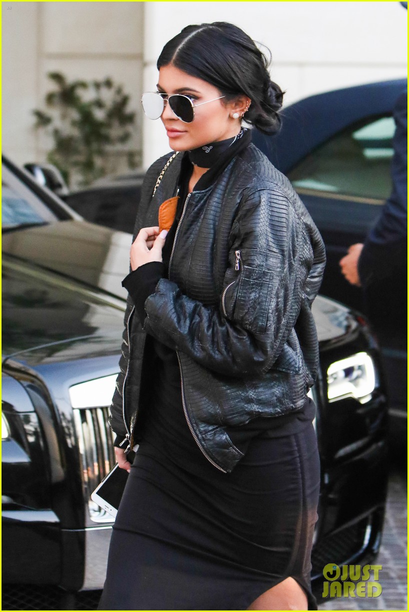 kylie jenner kris lunch tyga dinner outing 01
