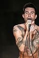 adam levine debuts giant new back tattoo 19
