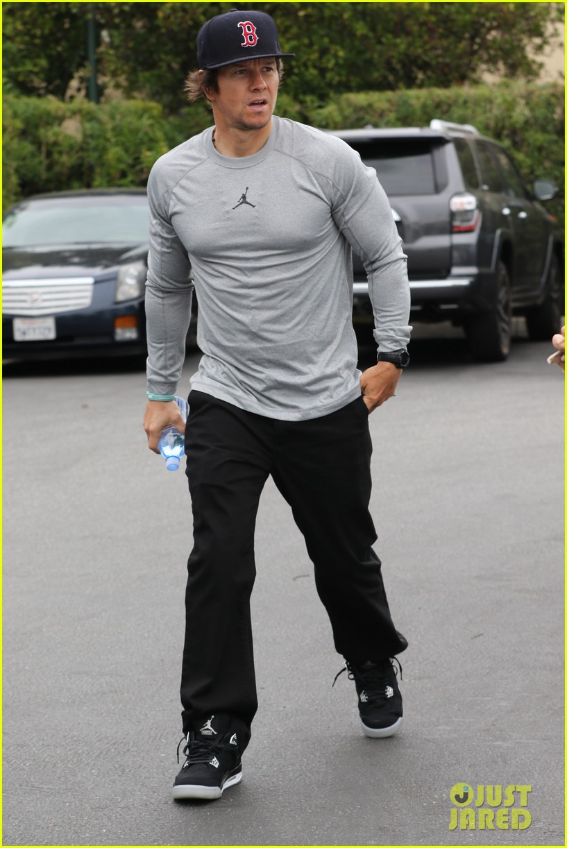 mark wahlberg bulges out of shirt with gma 313509967