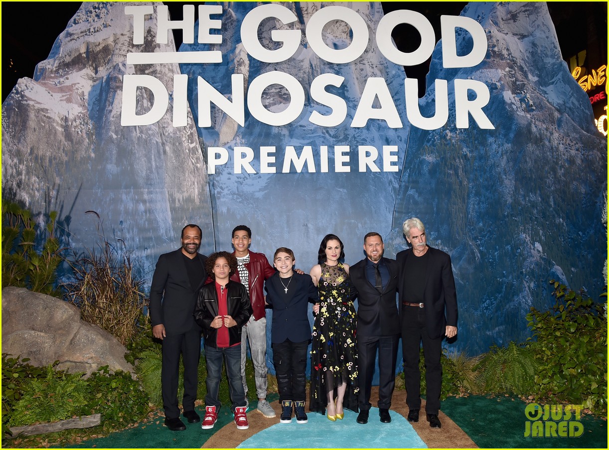 anna paquin stephen moyer bring the good dinosaur to hollywood 113510841