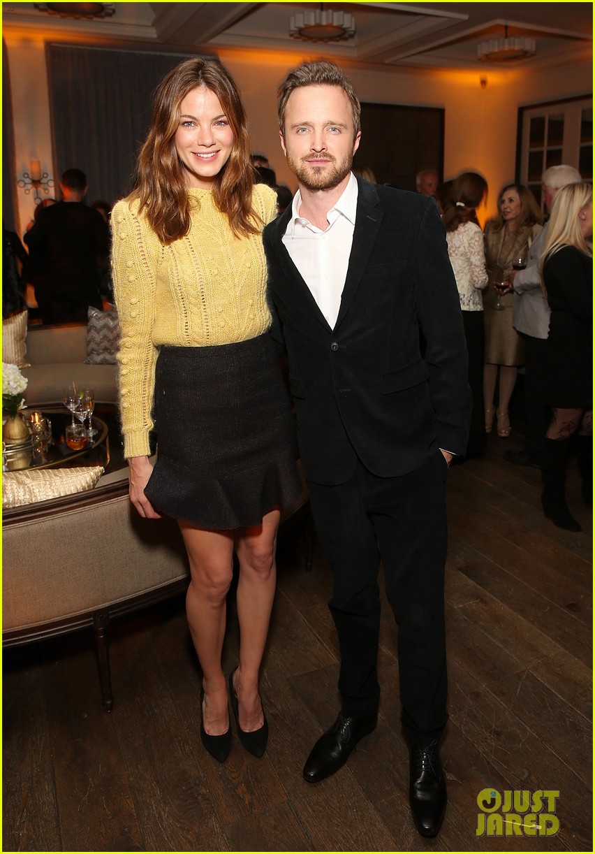 aaron paul mindy kaling live it up at hulus holiday party 05