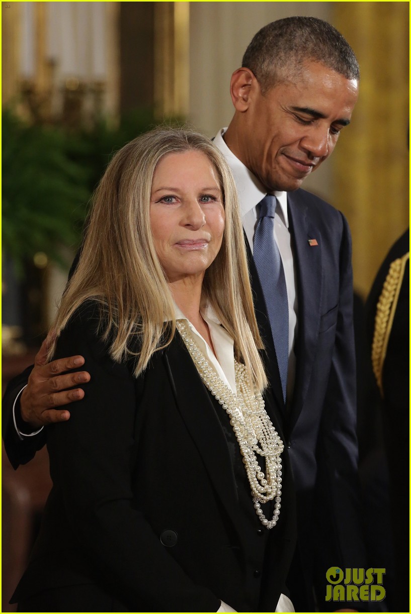 president obama awards barbra streisand steven spielberg with presidential medal 07