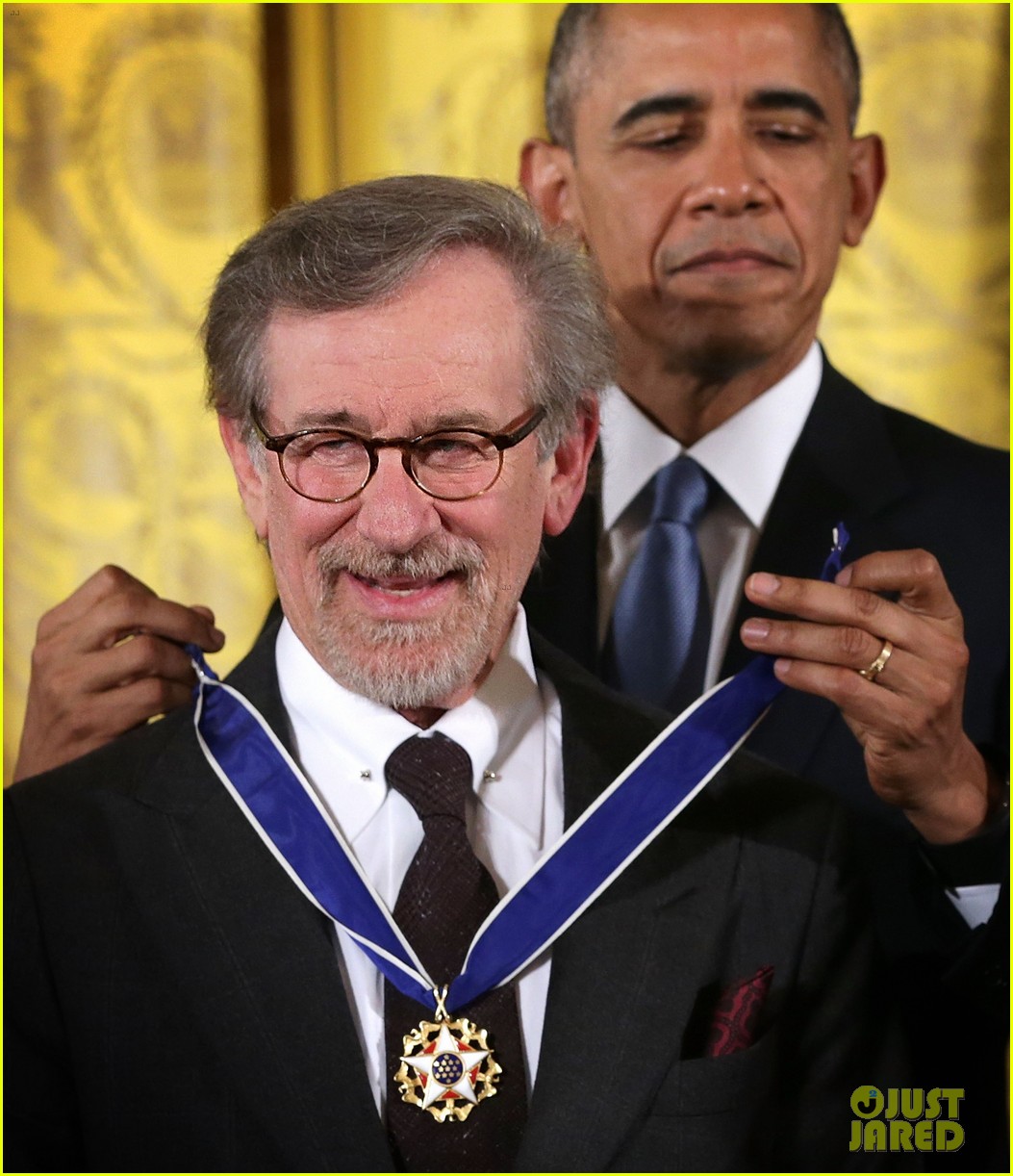 president obama awards barbra streisand steven spielberg with presidential medal 103516903