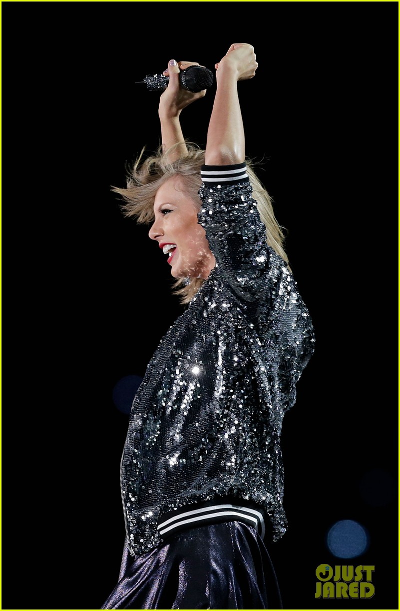 taylor swift performs in front of aussie fans 133518193