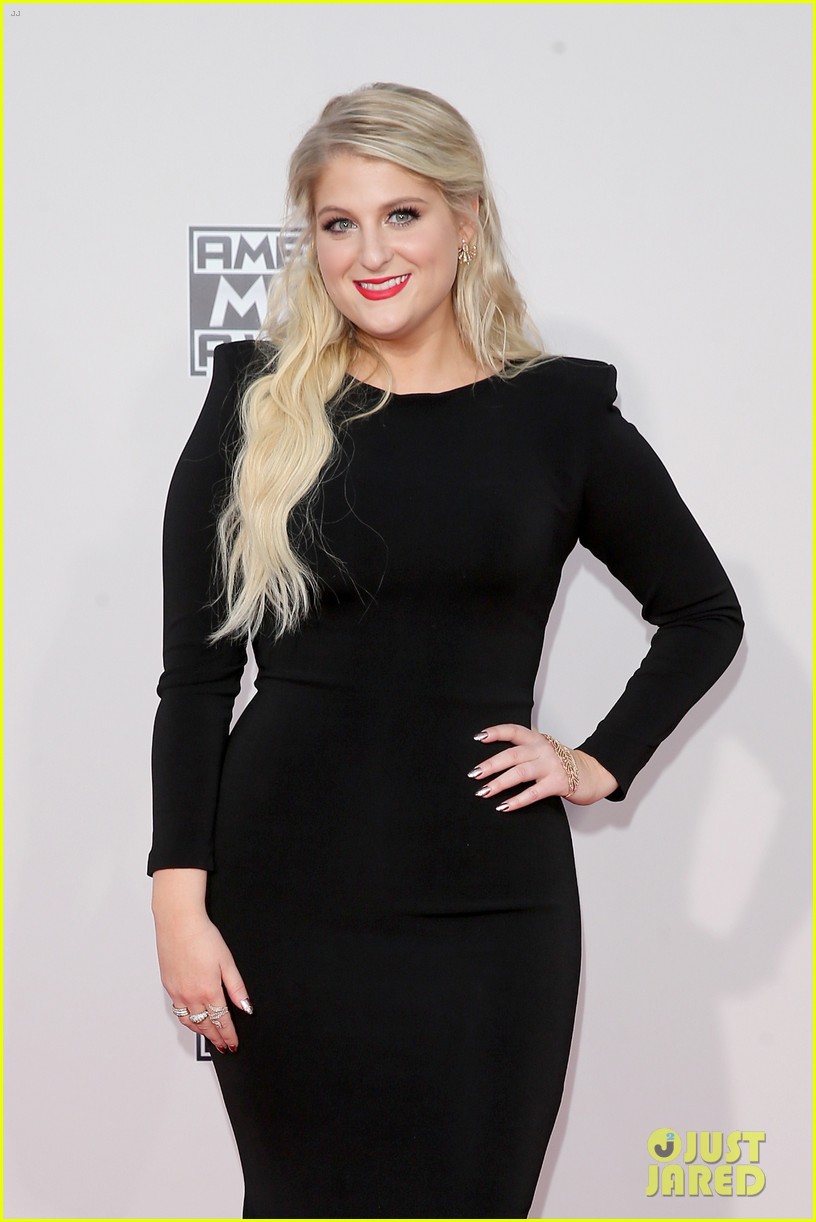 meghan trainor charlie puth make out american music awards 2015 16