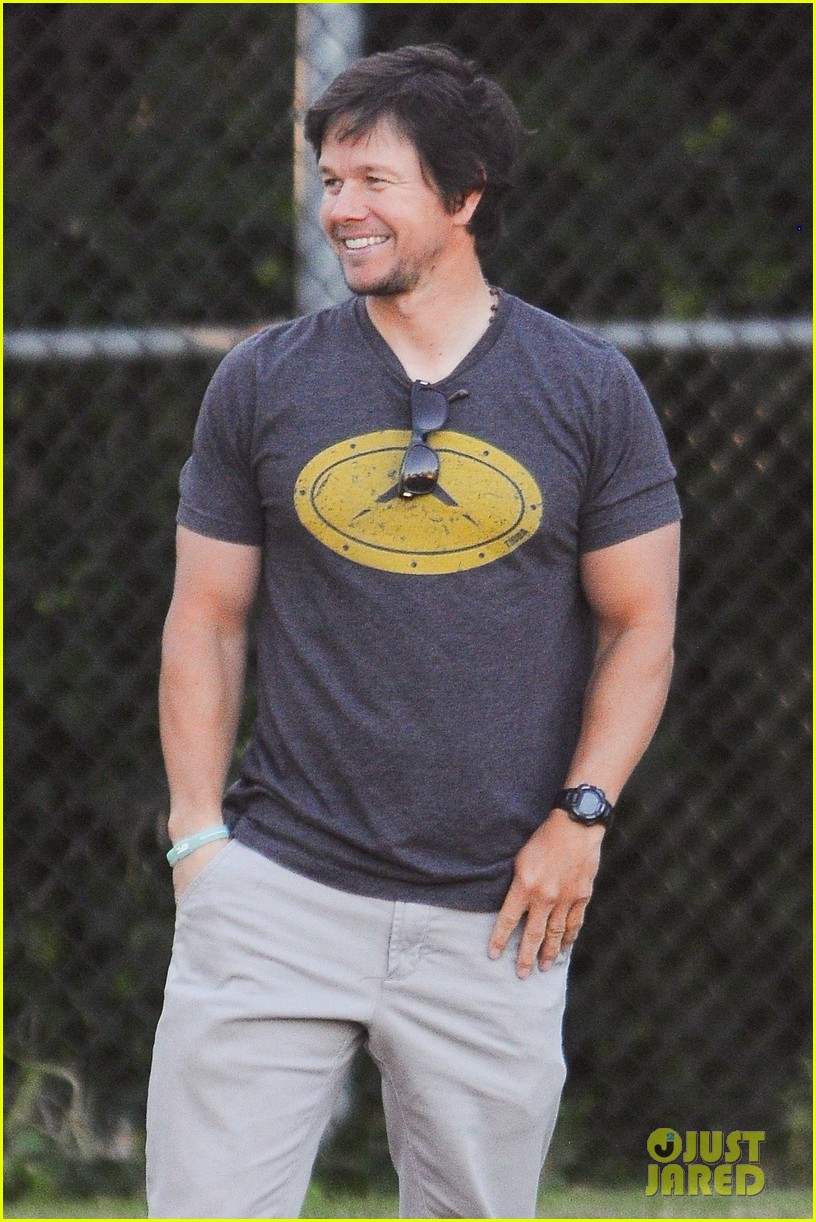mark wahlberg cheers on his son at soccer game 123503946