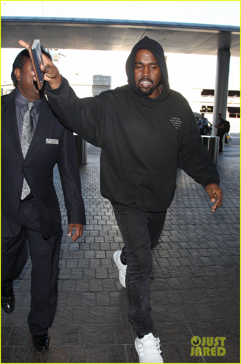 kanye west cant stop thanking the paps 183507776