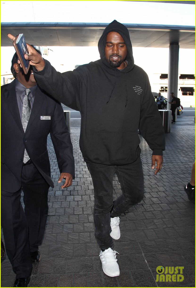 kanye west cant stop thanking the paps 193507726
