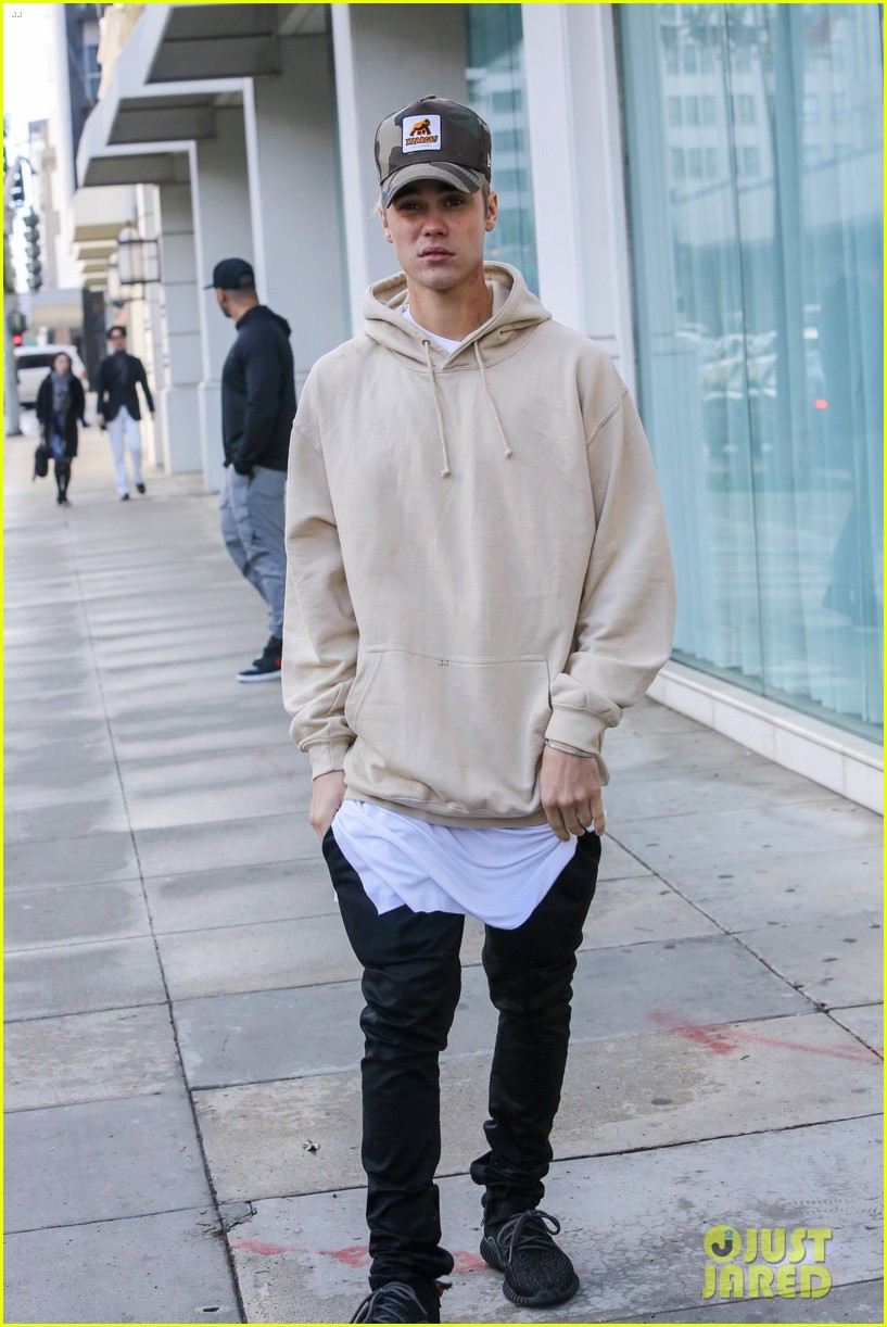 justin bieber makes fans go nuts over this instagram photo 073530402