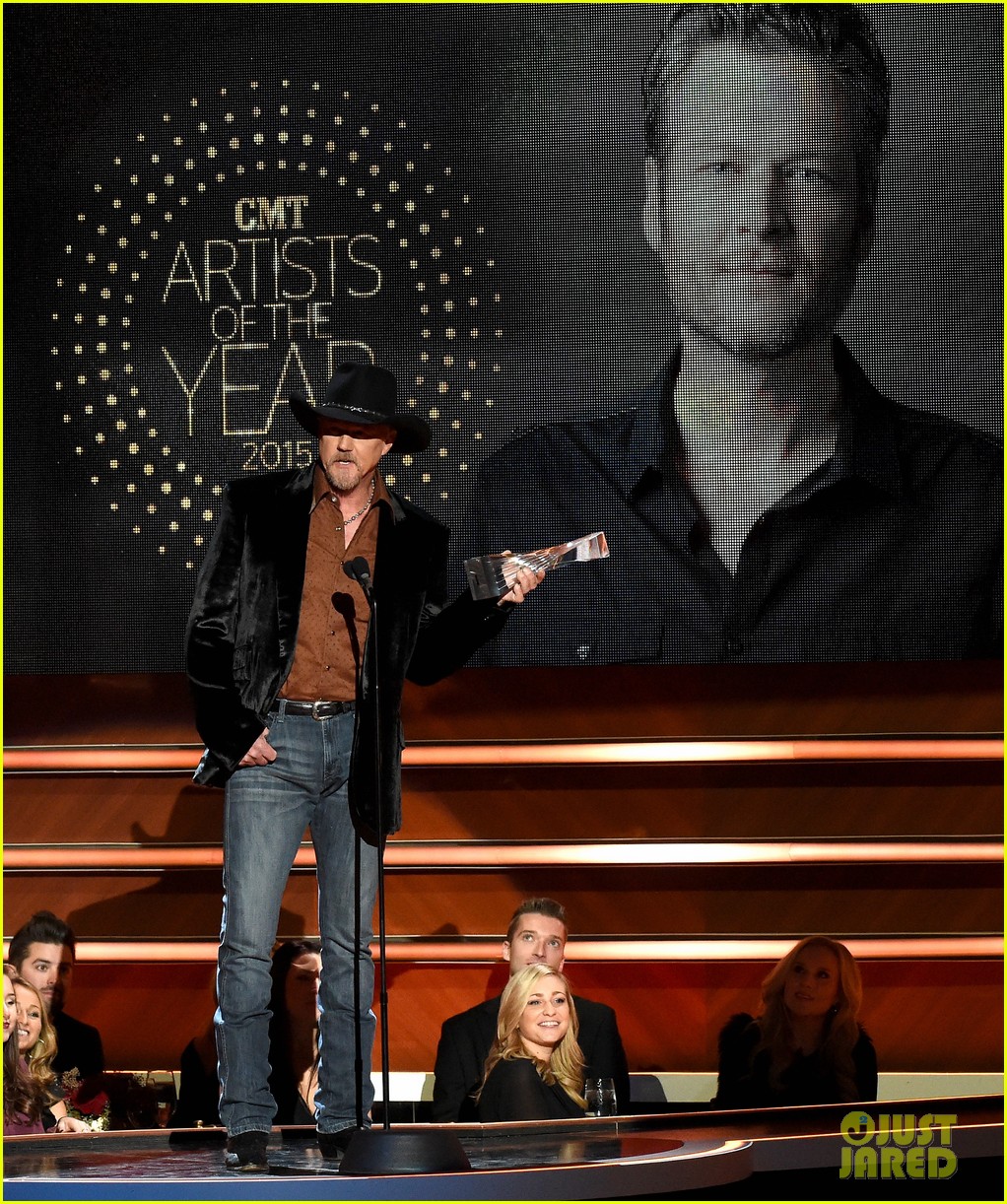 Blake Shelton Goes Solo to the CMT Artist Awards 2015 Photo 3520961