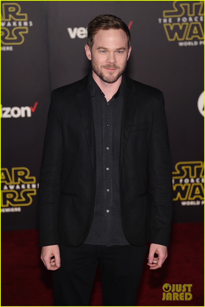 Zach Braff & Donald Faison Reunite at 'Star Wars' Premiere! Photo