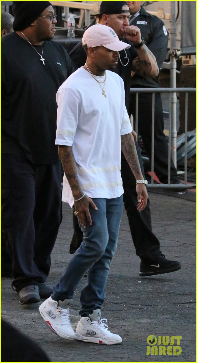 chris brown performs with rick ross on jimmy kimmel 063525698