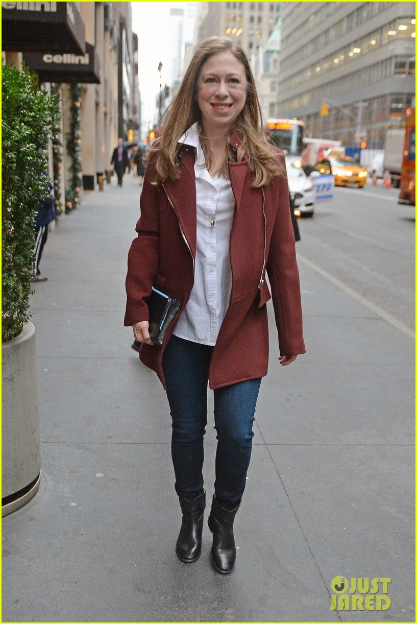 chelsea clinton steps out after pregnancy news 163536491