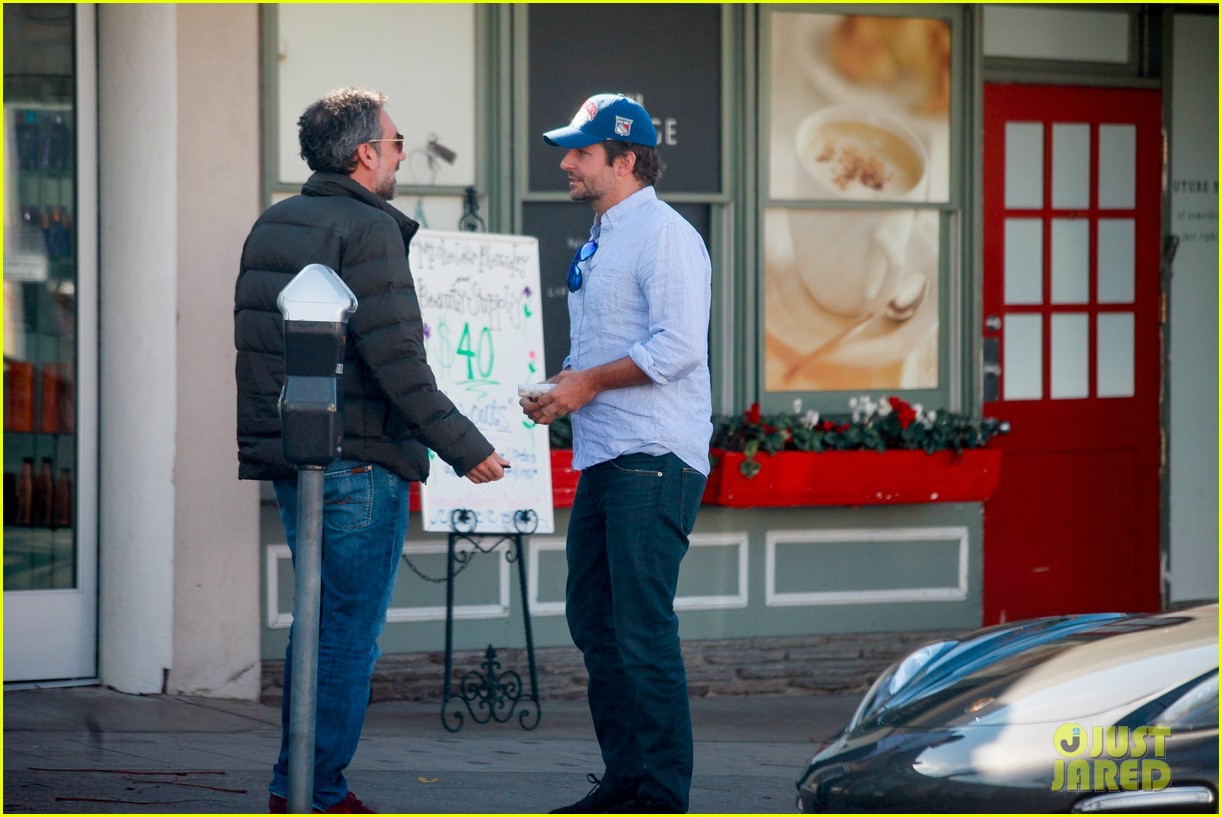 bradley cooper lunch in pacific palisades 34