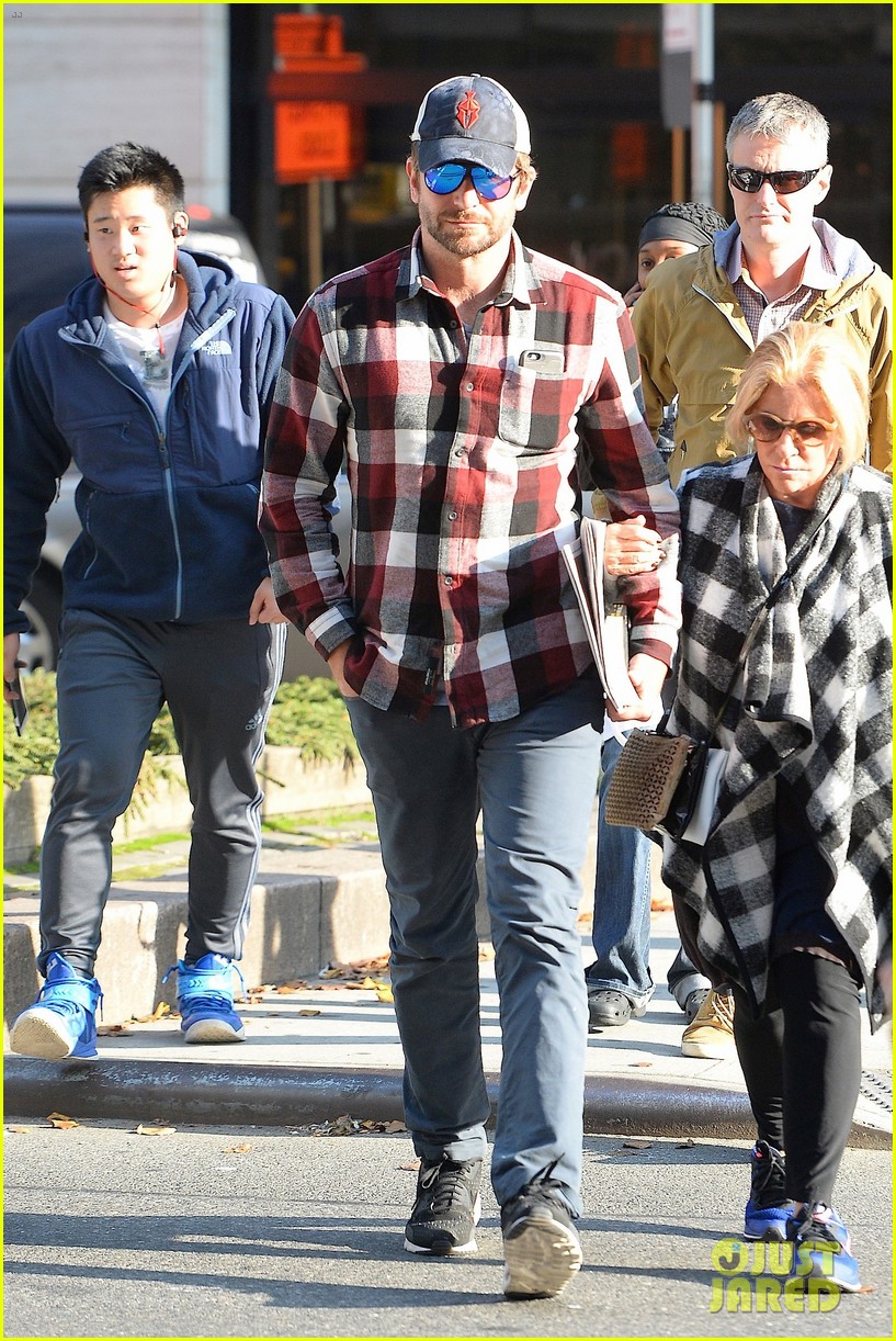bradley cooper spends the day with his mom in new york 19